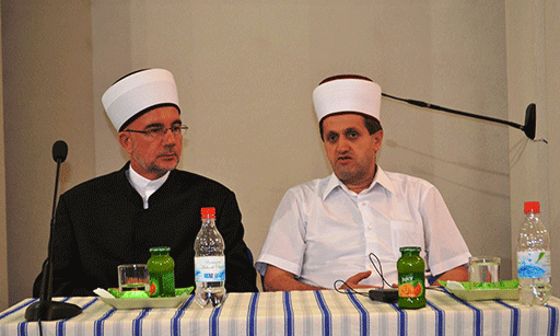 Muftija Fazlović na tribini u Brčkom